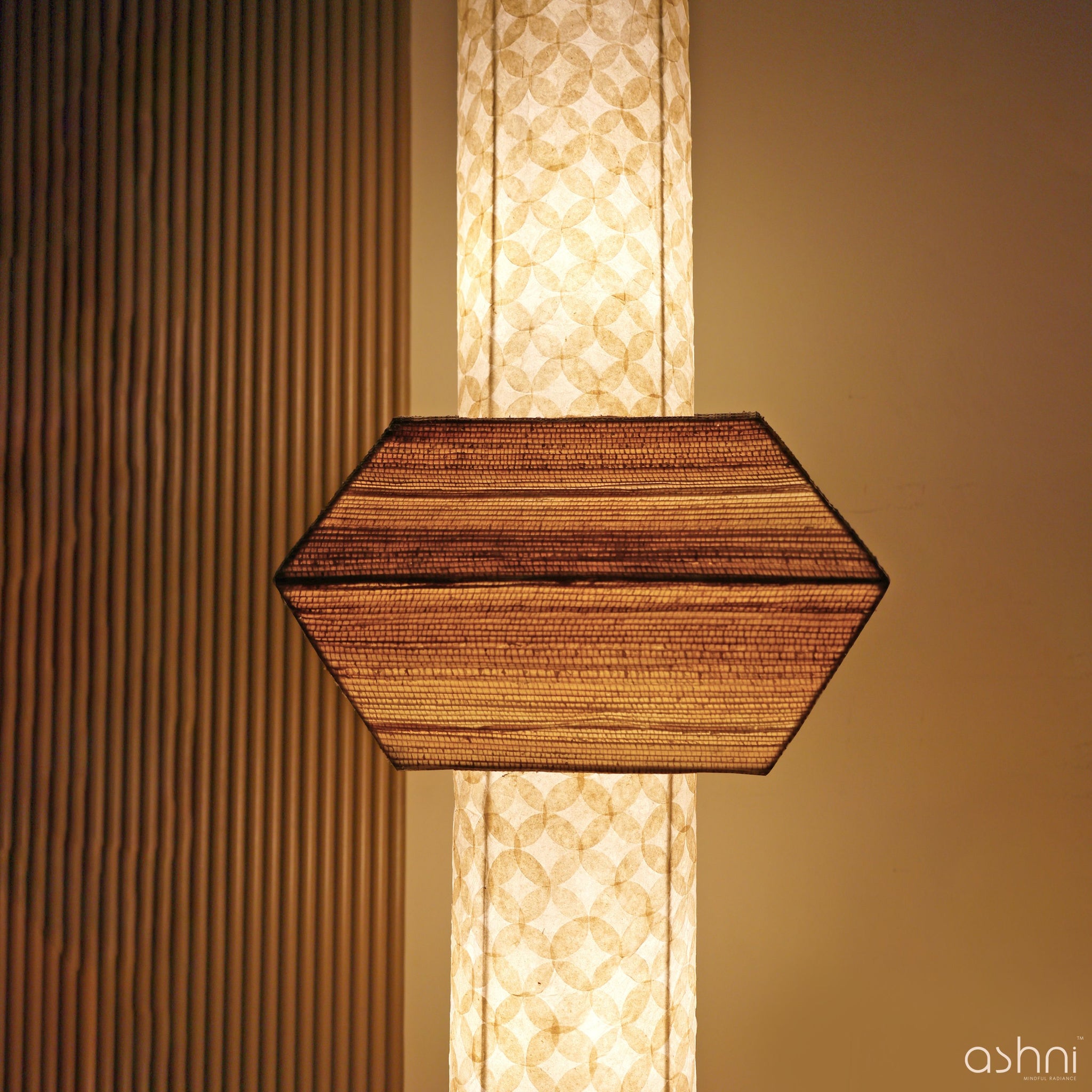 Virutt Floor Lamp