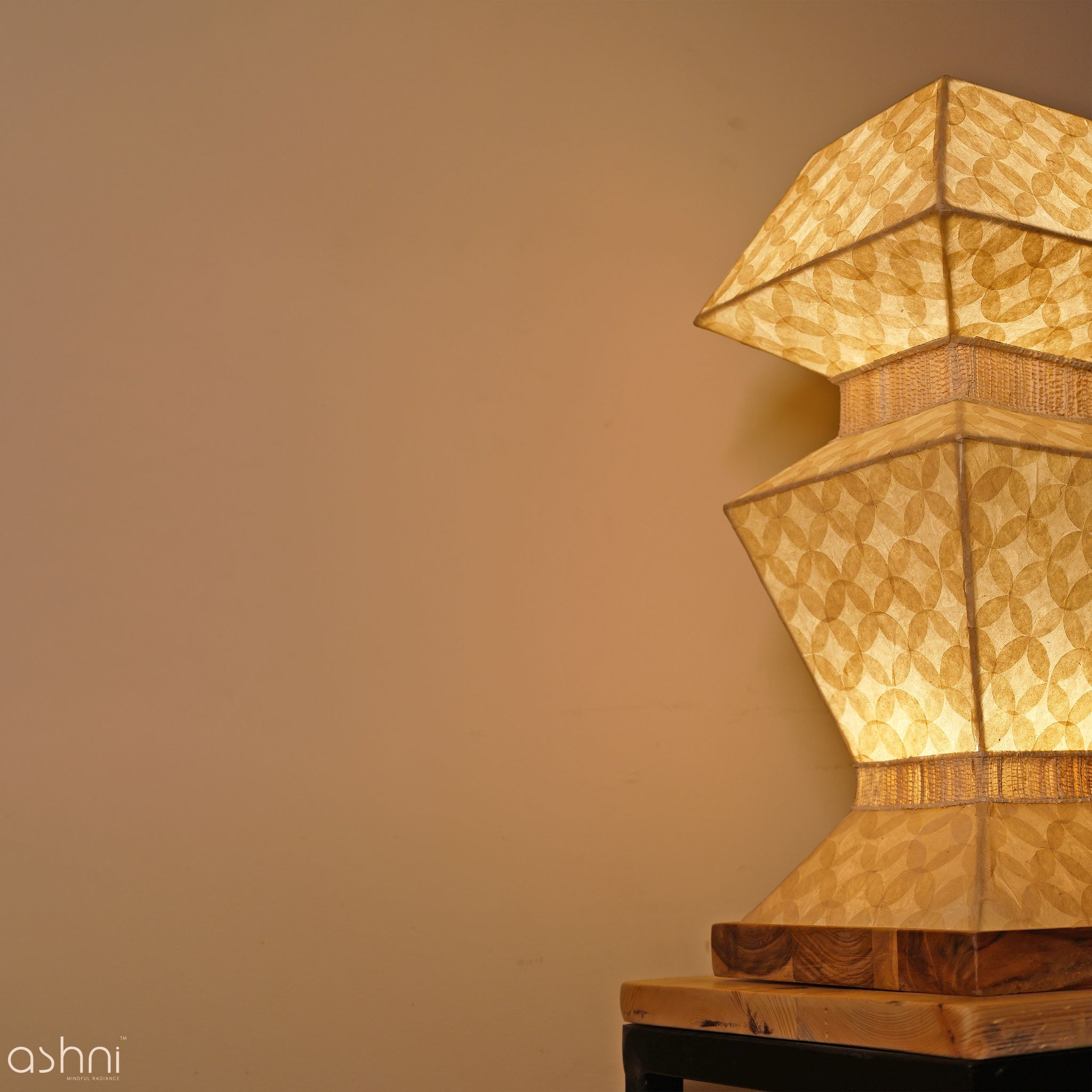 Virutt Table Lamp